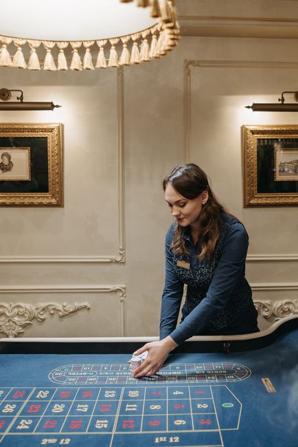 Slot Volatility Explained: Why Big Wins Feel So Rare