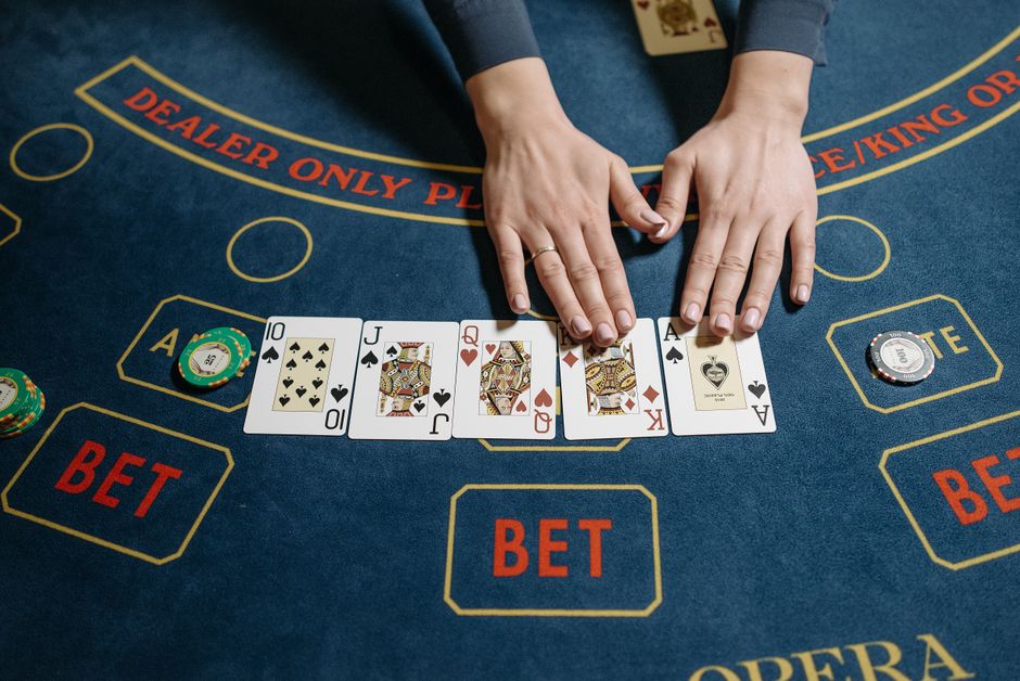 Slots, Poker & Betting: A Realistic Guide to iGaming Success